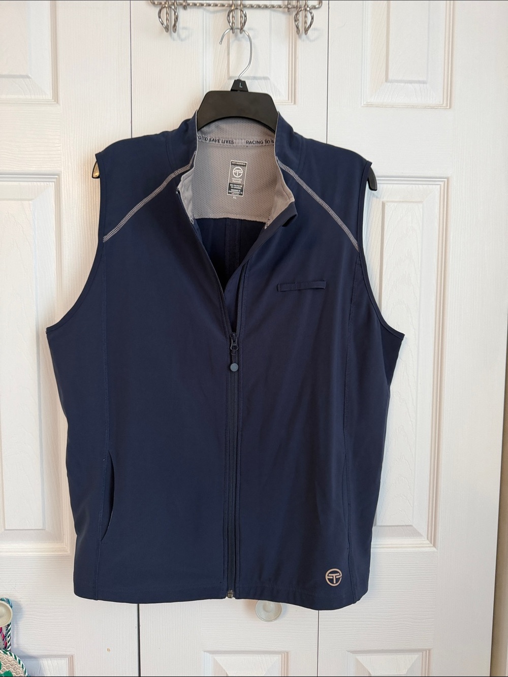 Essential threads scrub vest size extra large in navy